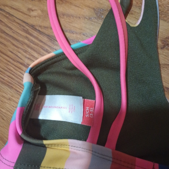 TOP- NO BOUNDARY SZ SM TOP 3-5. BOTTOMS ARE 7-9 MEDIUM - Picture 4 of 7